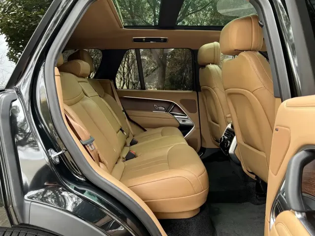 Land Rover Range Rover 2023 3.0 L6 360PS Golden Age Edition — Фото автомобиля 11