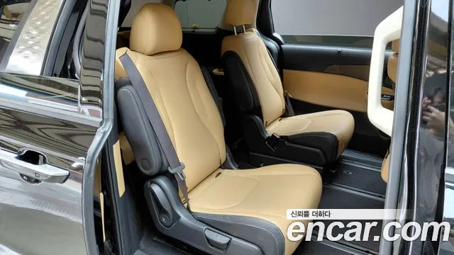 Kia Carnival Generation 4 — Фото автомобиля 17