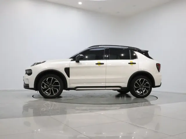 Lynk & Co 01 — Фото автомобиля 8