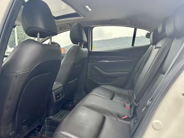 Mazda Axela — Фото автомобиля 8