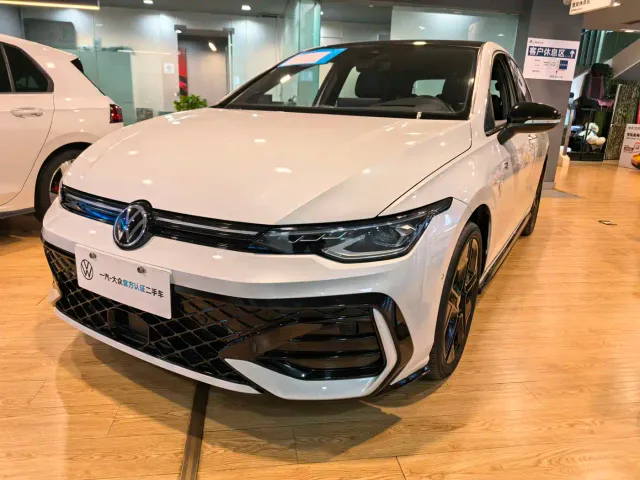 Фотография автомобиля — Volkswagen Golf