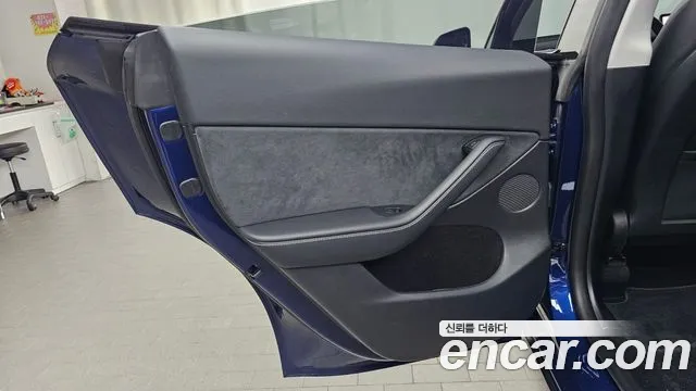 Tesla Model Y — Фото автомобиля 14