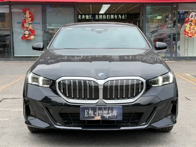 Фотография автомобиля — BMW 5 Series