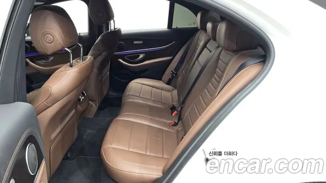 Mercedes-Benz E-Class — Фото автомобиля 11