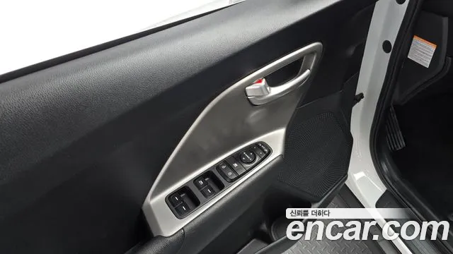 Kia Niro — Фото автомобиля 24
