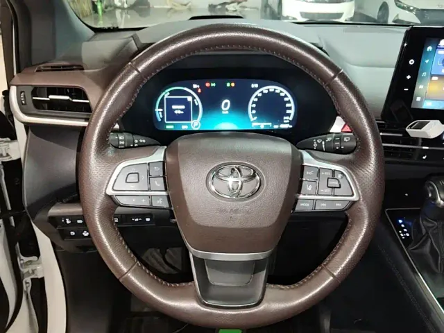 Toyota Granvia — Фото автомобиля 10