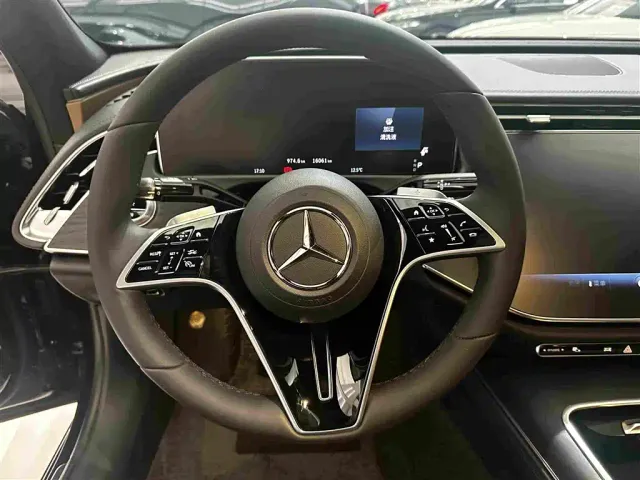 Mercedes-Benz E-Class — Фото автомобиля 8