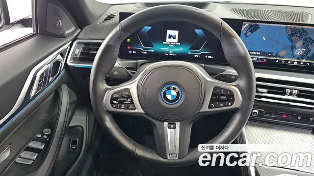 BMW i4 — Фото автомобиля 13