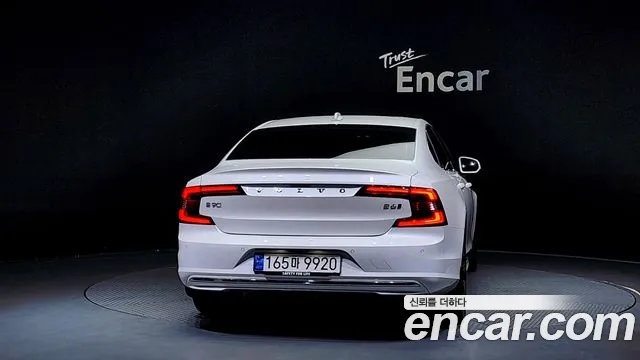 Вольво S90 — Фото автомобиля 4