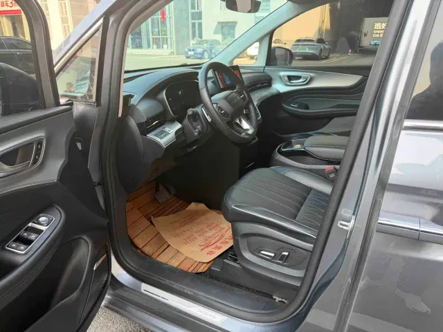 Roewe iMAX8 — Фото автомобиля 3