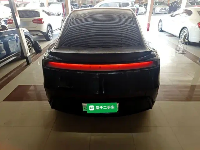 Tesla Model Y — Фото автомобиля 5