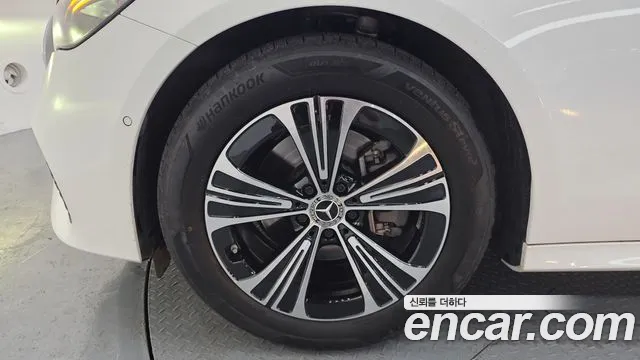 Mercedes-Benz E-Class — Фото автомобиля 5