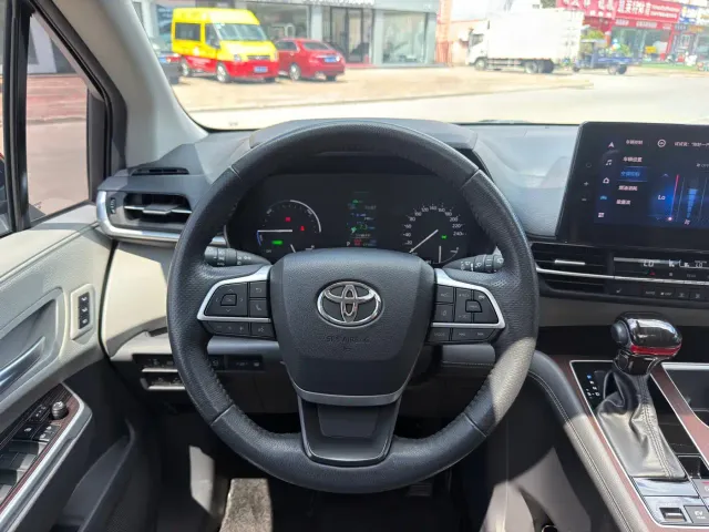 Toyota Granvia — Фото автомобиля 8