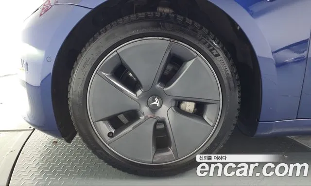 Tesla Model 3 — Фото автомобиля 5