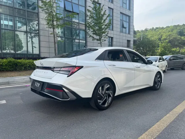Hyundai Elantra — Фото автомобиля 5