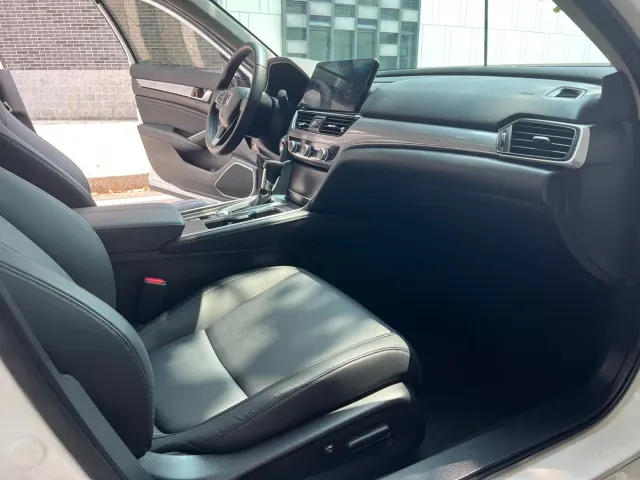 Honda Accord — Фото автомобиля 9