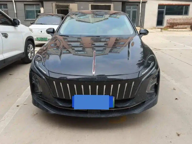 Hongqi E-QM5 — Фото автомобиля 3
