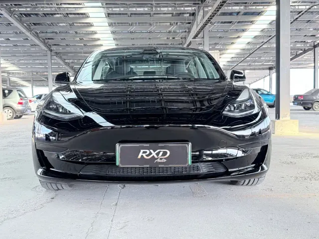 Tesla Model 3 — Фото автомобиля 2