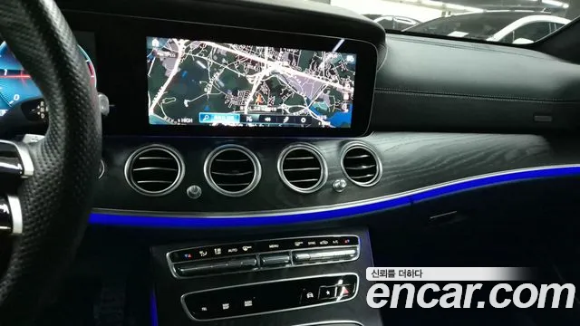 Mercedes-Benz E-Class — Фото автомобиля 13