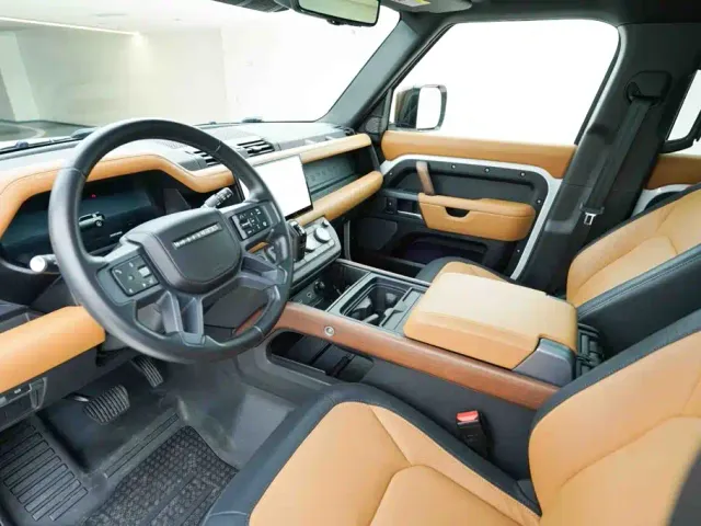 Land Rover Defender — Фото автомобиля 9