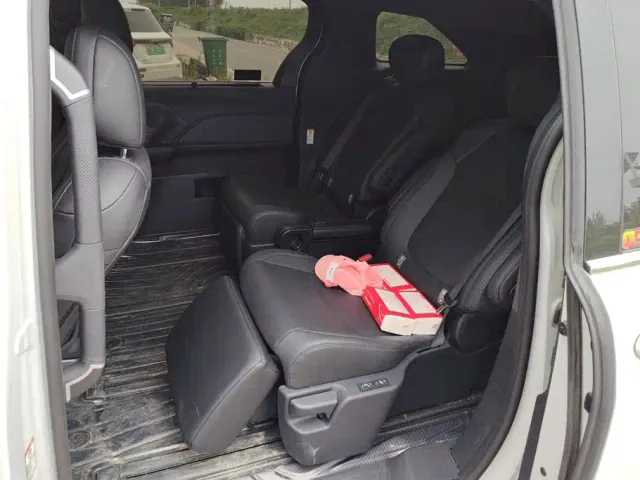 Toyota Sienna — Фото автомобиля 11