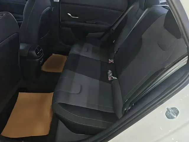 Hyundai Elantra — Фото автомобиля 16