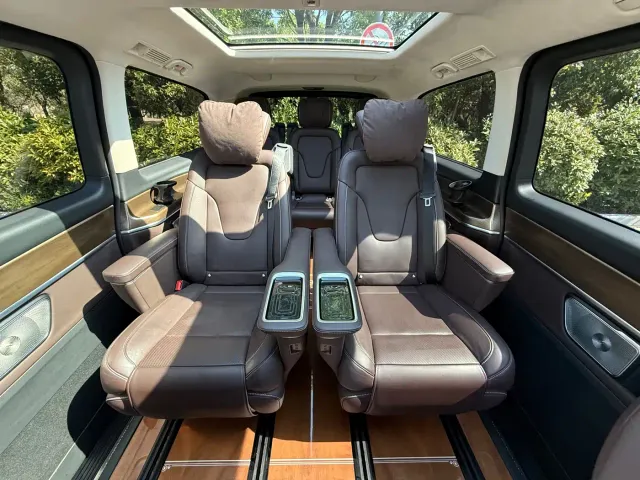 Mercedes-Benz V-Class — Фото автомобиля 16