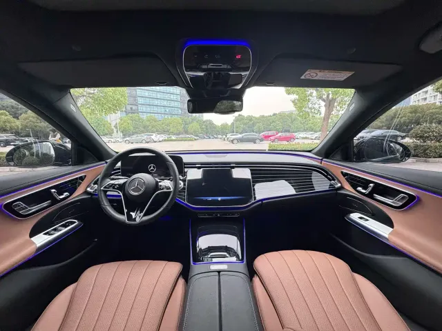 Mercedes-Benz E-Class — Фото автомобиля 8