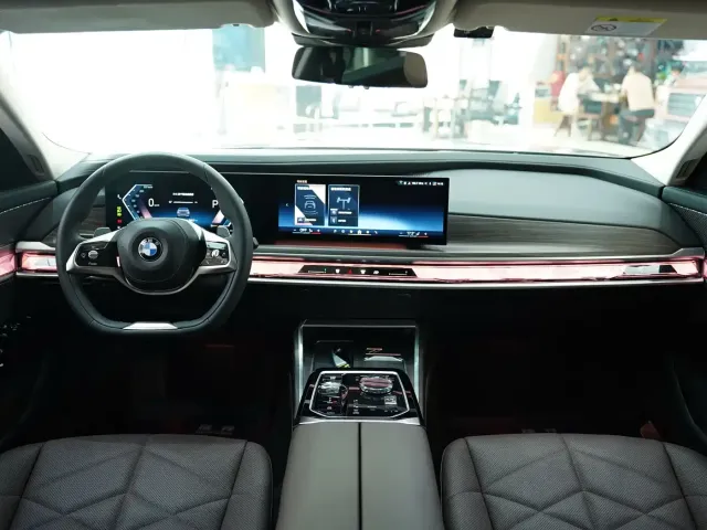 BMW 7 Series — Фото автомобиля 8