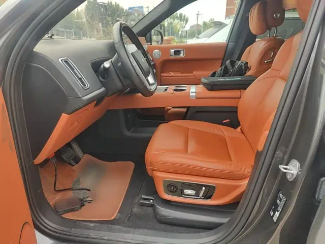 Li Auto L8 — Фото автомобиля 14