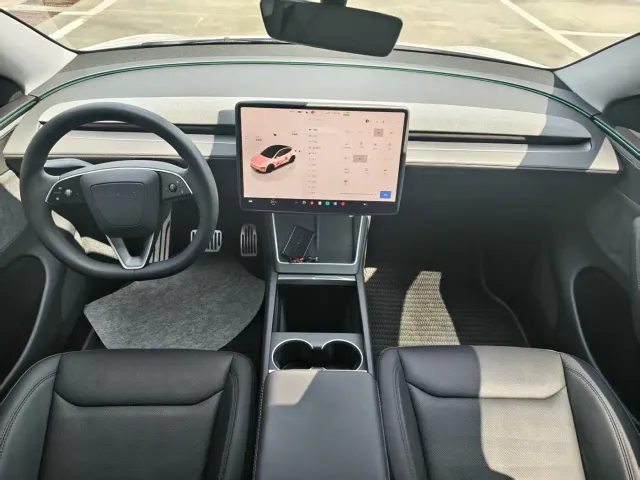 Tesla Model Y — Фото автомобиля 4