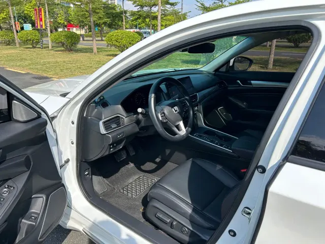 Honda Accord — Фото автомобиля 4