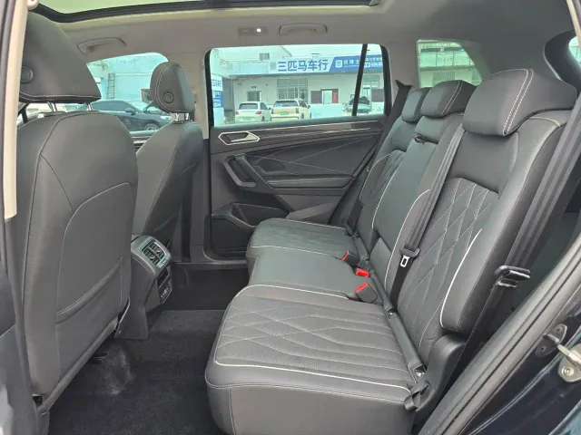 Volkswagen Tiguan L — Фото автомобиля 12