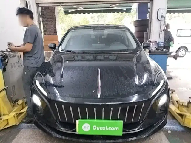 Hongqi E-QM5 — Фото автомобиля 2