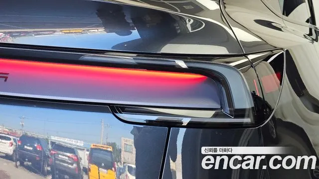 Tesla Model Y — Фото автомобиля 8