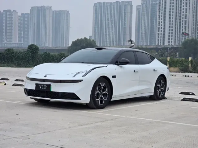 Фотография автомобиля — Lynk & Co 10 EM-P
