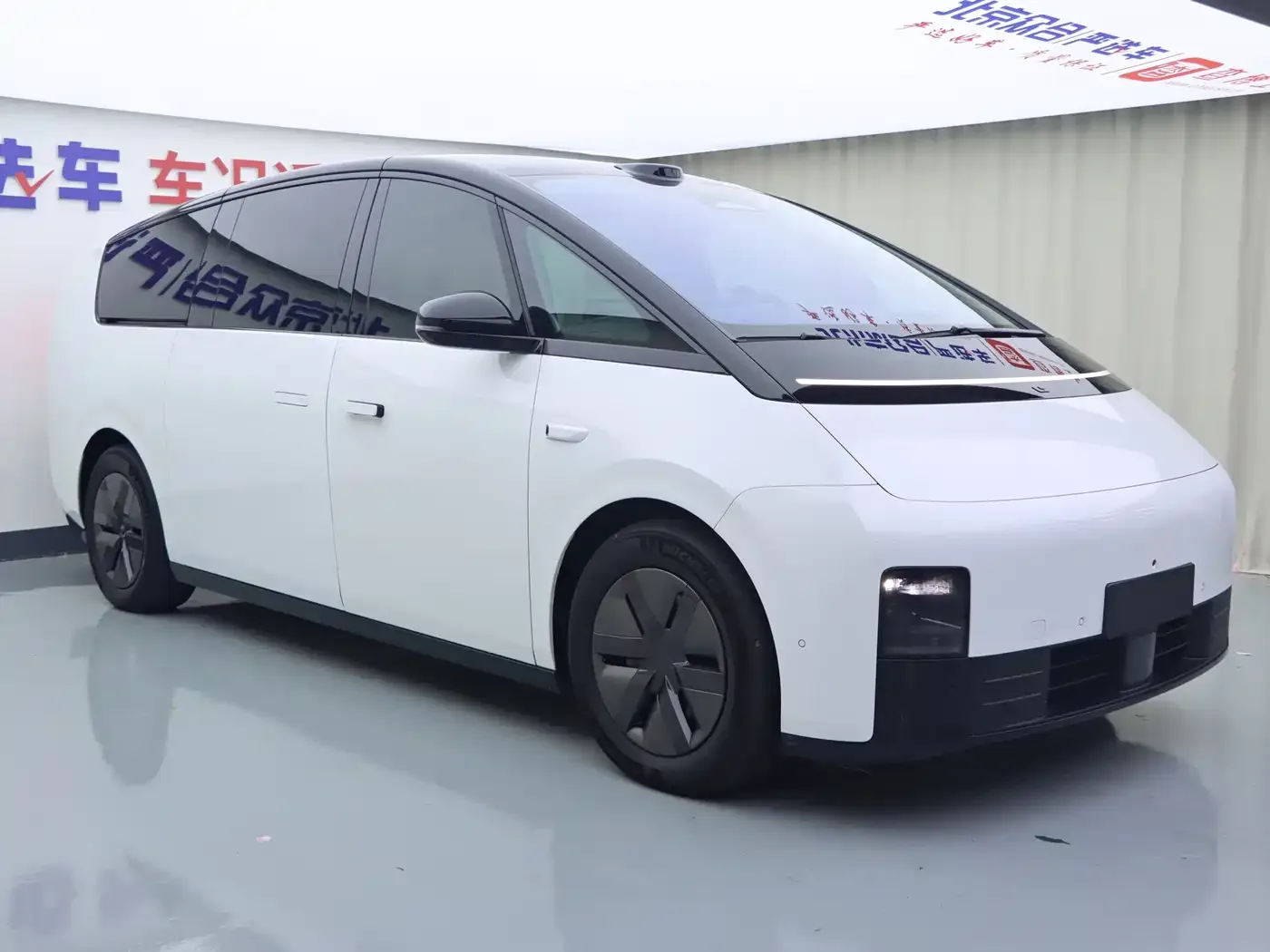 Li Auto Li Auto MEGA 2025 Model Home Family Special Edition — Фото автомобиля 3