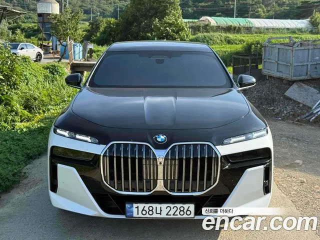 BMW 7-Series 7 серия (G70) 740i xDrive M Sport — Фото автомобиля 3