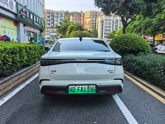 BYD Seal 07 DM-i — Фото автомобиля 4