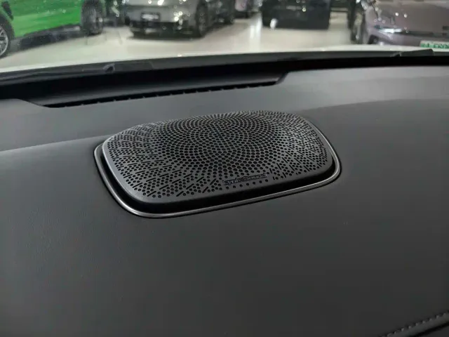 Lynk & Co Z20 — Фото автомобиля 10