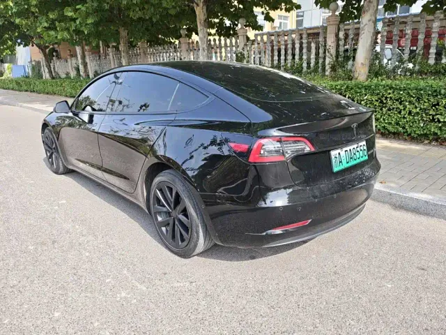 Tesla Model 3 — Фото автомобиля 3