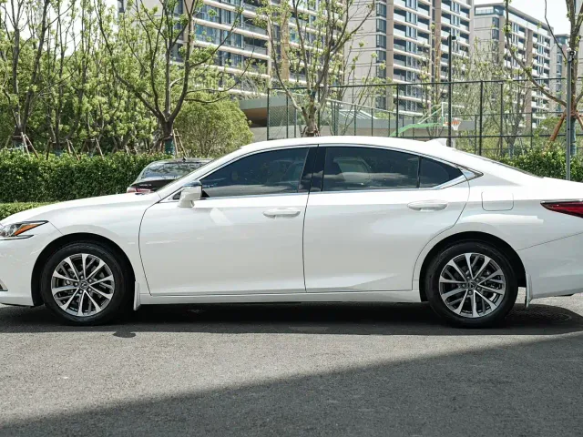 Lexus ES — Фото автомобиля 7