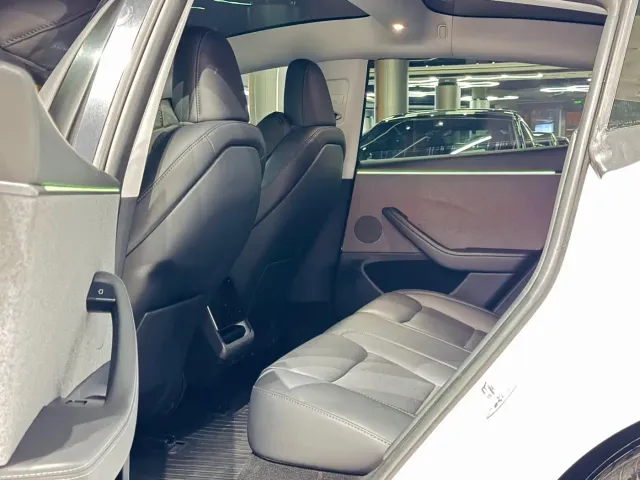 Tesla Model 3 — Фото автомобиля 6