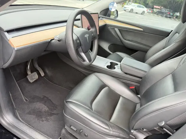 Tesla Model Y — Фото автомобиля 8