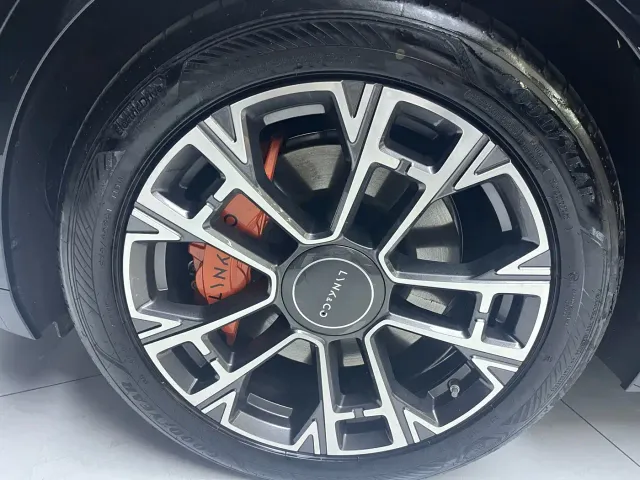 Lynk & Co 900 — Фото автомобиля 15