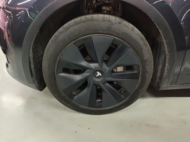 Tesla Model Y — Фото автомобиля 22