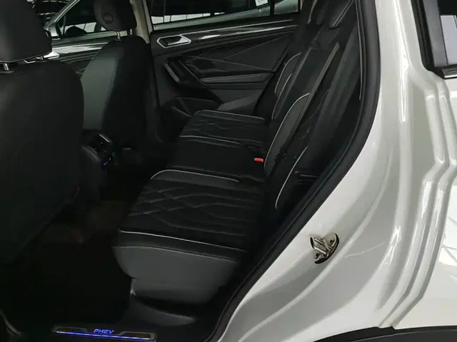 Volkswagen Tiguan L PHEV — Фото автомобиля 16