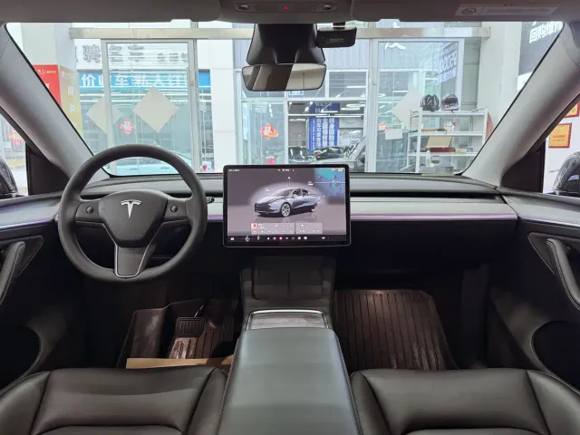 Tesla Model Y — Фото автомобиля 11