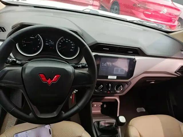 Wuling Hongguang — Фото автомобиля 9