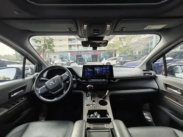 Toyota Sienna — Фото автомобиля 6